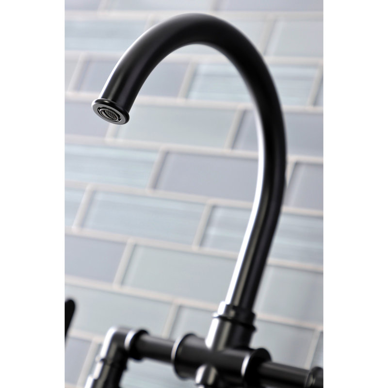Robinet de cuisine pont de style industriel Whitaker Kingston avec douchette en laiton, laiton antique, Noir mat, Lever