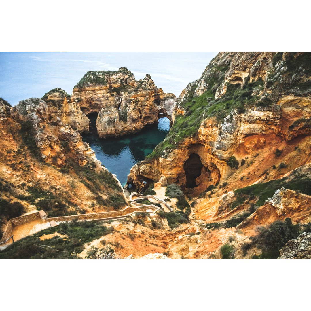 Algarve Coastal Rock Formations von Peeterv - Kunstdrucke auf Leinwand ohne Rahmen