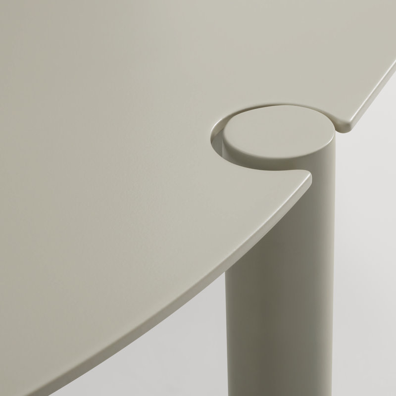Table de salle à manger Comeuppance, Mastic