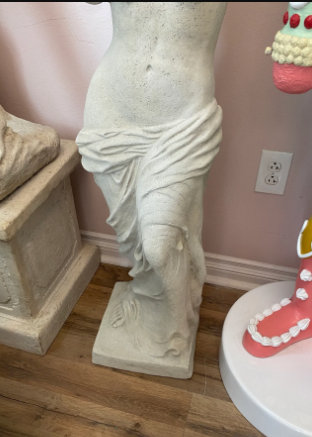 Venus De Milo Statue