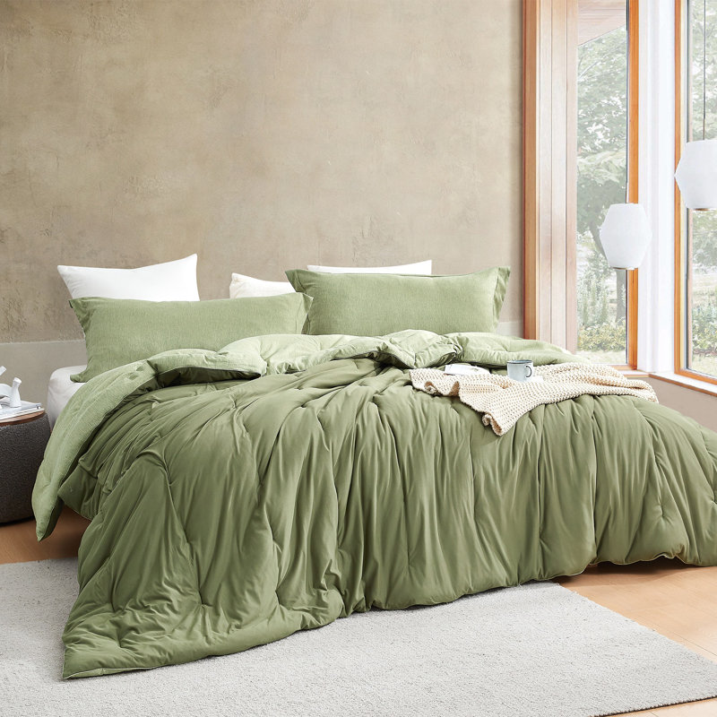 Green Yoga Pants Coma Inducer Oversized Lightweight Comforter Set, Queen Comforter + 2 Standard Shams