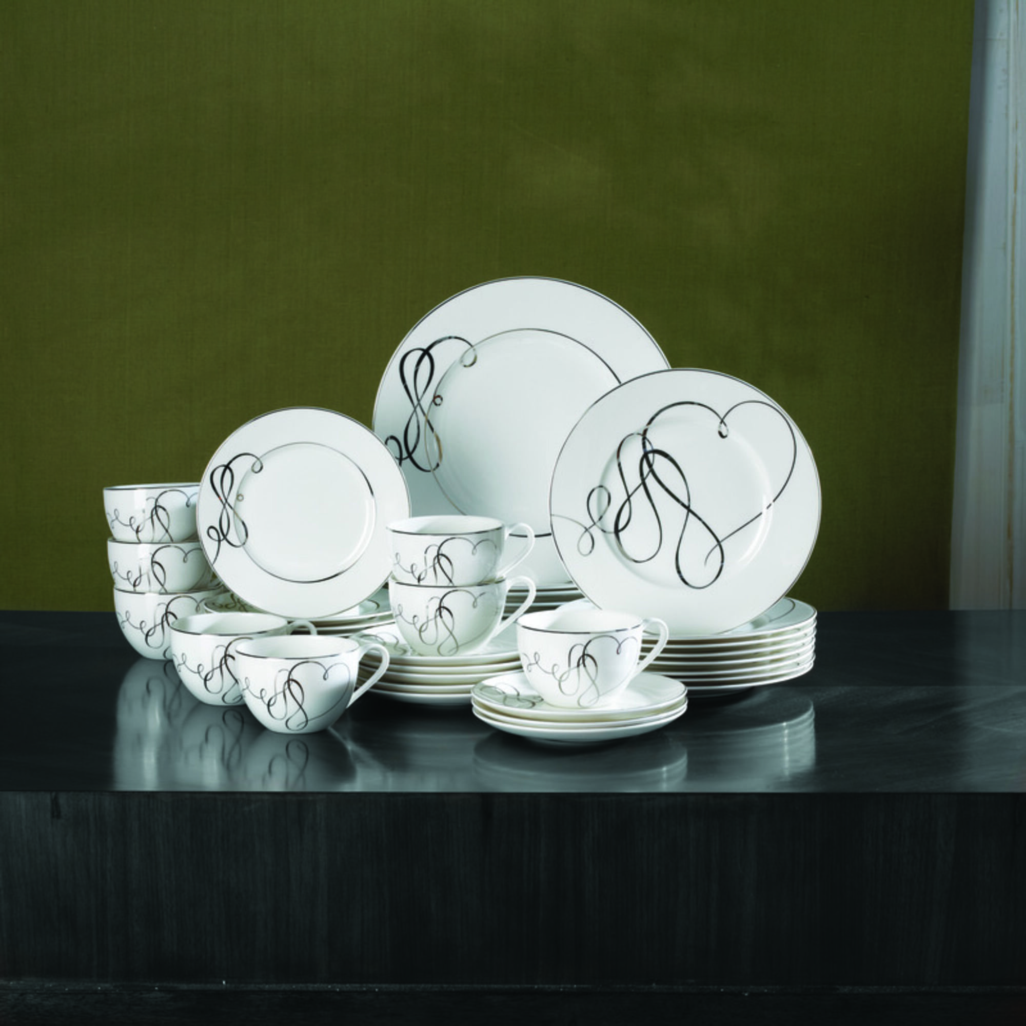 https://assets.wfcdn.com/im/81313160/compr-r85/2505/250509911/mikasa-love-story-40-pc-dinnerware-set-service-for-8.jpg