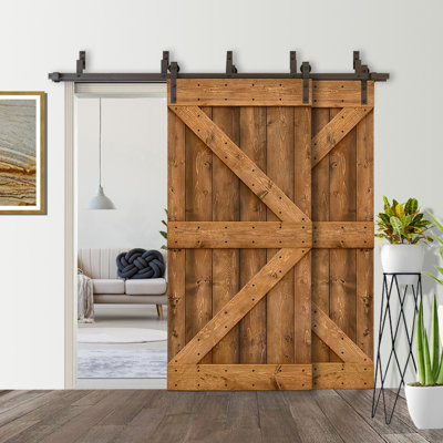 Porte de grange à panneaux et en bois avec quincaillerie d'installation