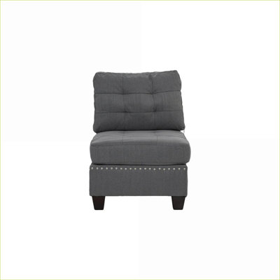 Fauteuil d'appoint capitonné gris clair, tissu d'aspect lin avec garniture cloutée Pieds en bois noyer brun pour salon pour adultes