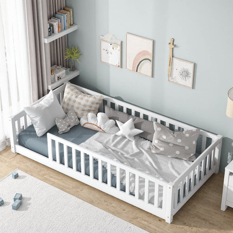 Lit simple élégant au sol avec clôture de sécurité - Conception compacte et adaptée aux enfants, Blanc