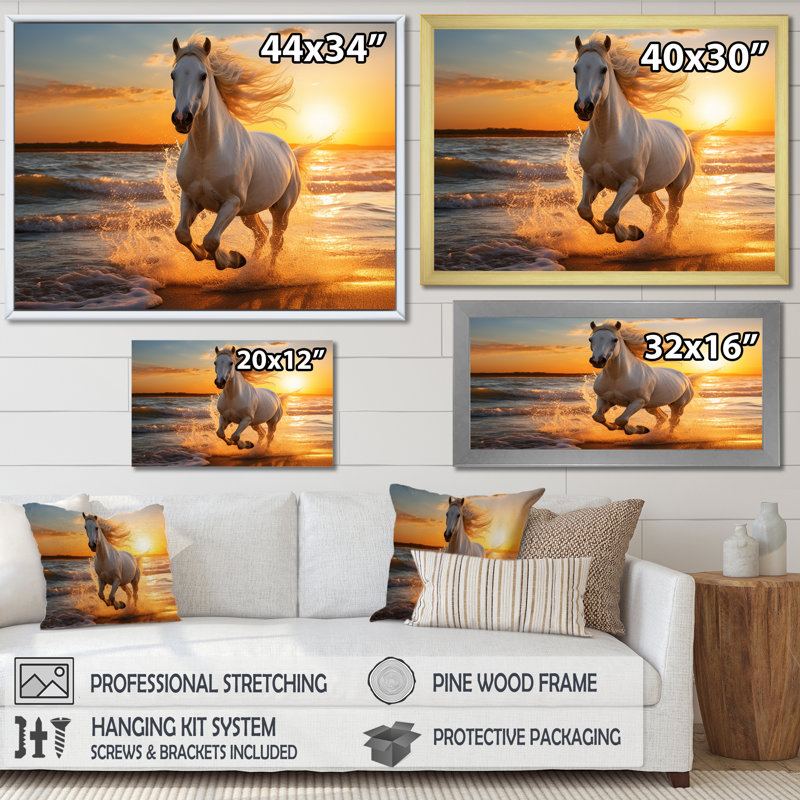 Cheval sauvage qui court sur la plage 1 - Reproduction encadrée de plage côtière, H 24 po x l 32 po x P 1 po