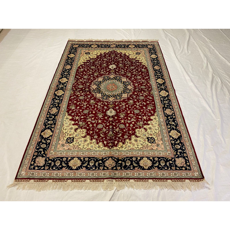 Silk Oriental Indoor Rug