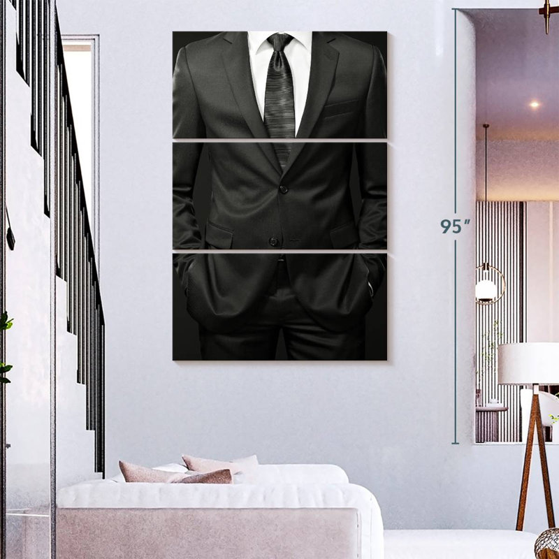 Navette d'homme d'affaires sur fond noir, H 74 po x l 48 po