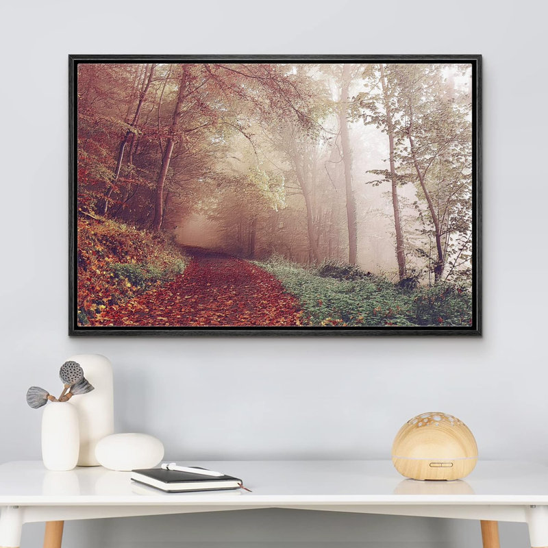 «Autumn Fall Path In The Red Pine Tree Forest» sur toile, Cadre noir, H 16 po x l 24 po x P 1,5 po