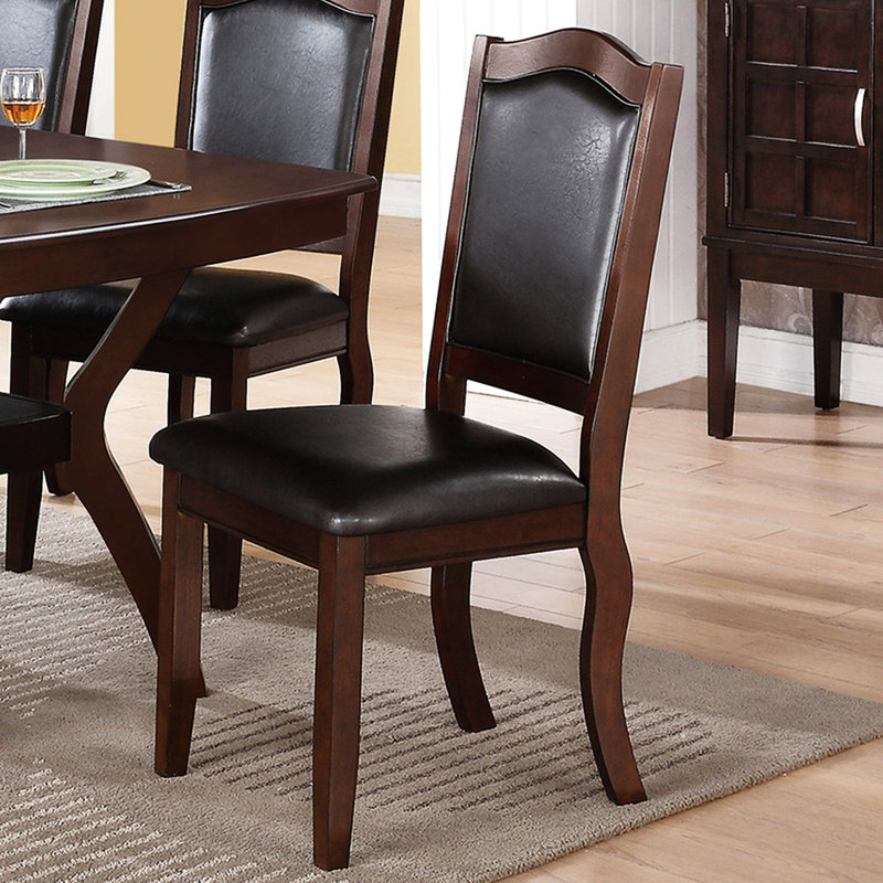 2 pièces de chaises de salle à manger rembourrées en similicuir brun foncé. Structure en bois. Capacité de poids de 250 lb. Convient à une cuisine formelle, décontractée et surélevée. Chaise à dossier solide 2, brun. Cadre robuste. Soutien.