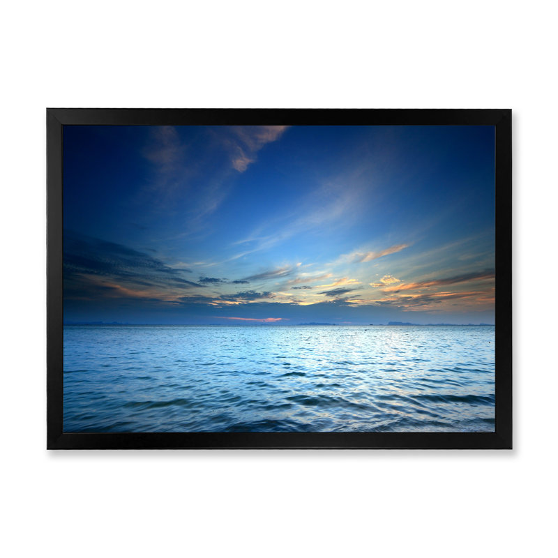 «Dramatic Tropical Sunset Sky II», peinture sur toile, Cadre d'angle fermé noir, H 30 po x l 40 po x P 1,5 po