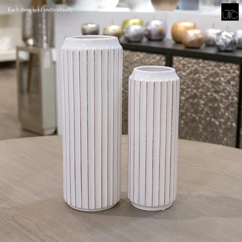 Vase de table en céramique blanche, H 11 po x l 4 po x P 4 po