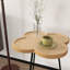 Table d'appoint ronde avec motif de pétales - matériaux polyvalents pour une utilisation intérieure et extérieure