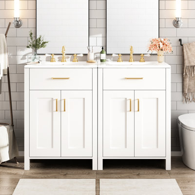 Meuble-lavabo moderne de 48 pouces avec deux lavabos en céramique, un tiroir rabattable et des poignées dorées pour un look contemporain avec deux charnières à fermeture en douceur et des tablettes réglables