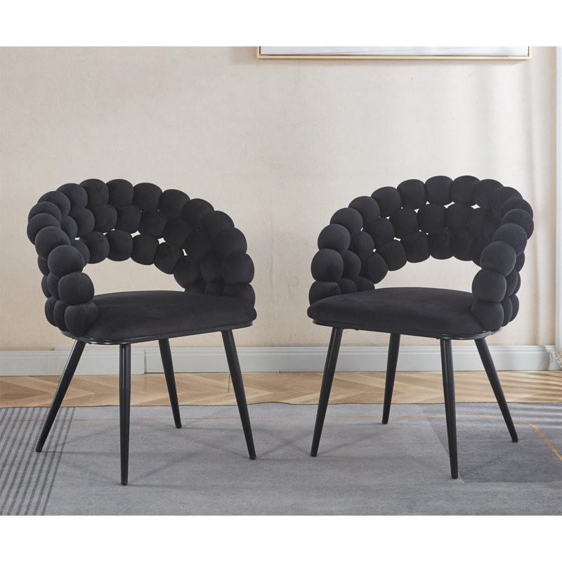 Chaise noire moderne avec pieds en fer de couleur dorée