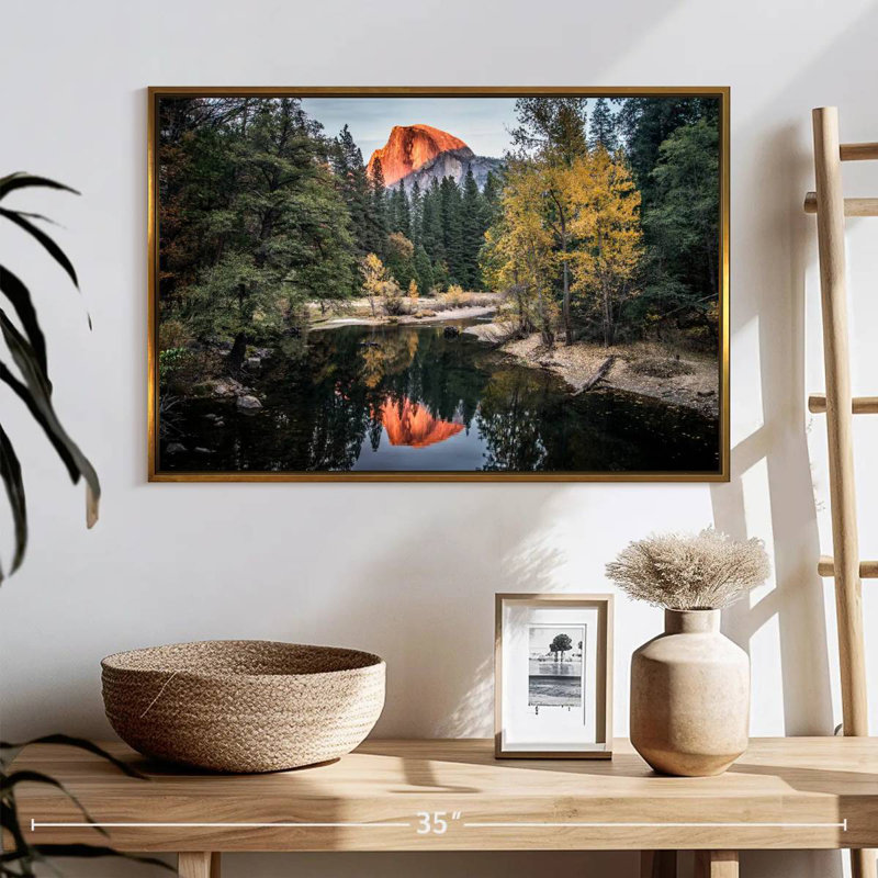 Yosemite Glassy Creek, 25 po x 17 po, Cadre flottant doré