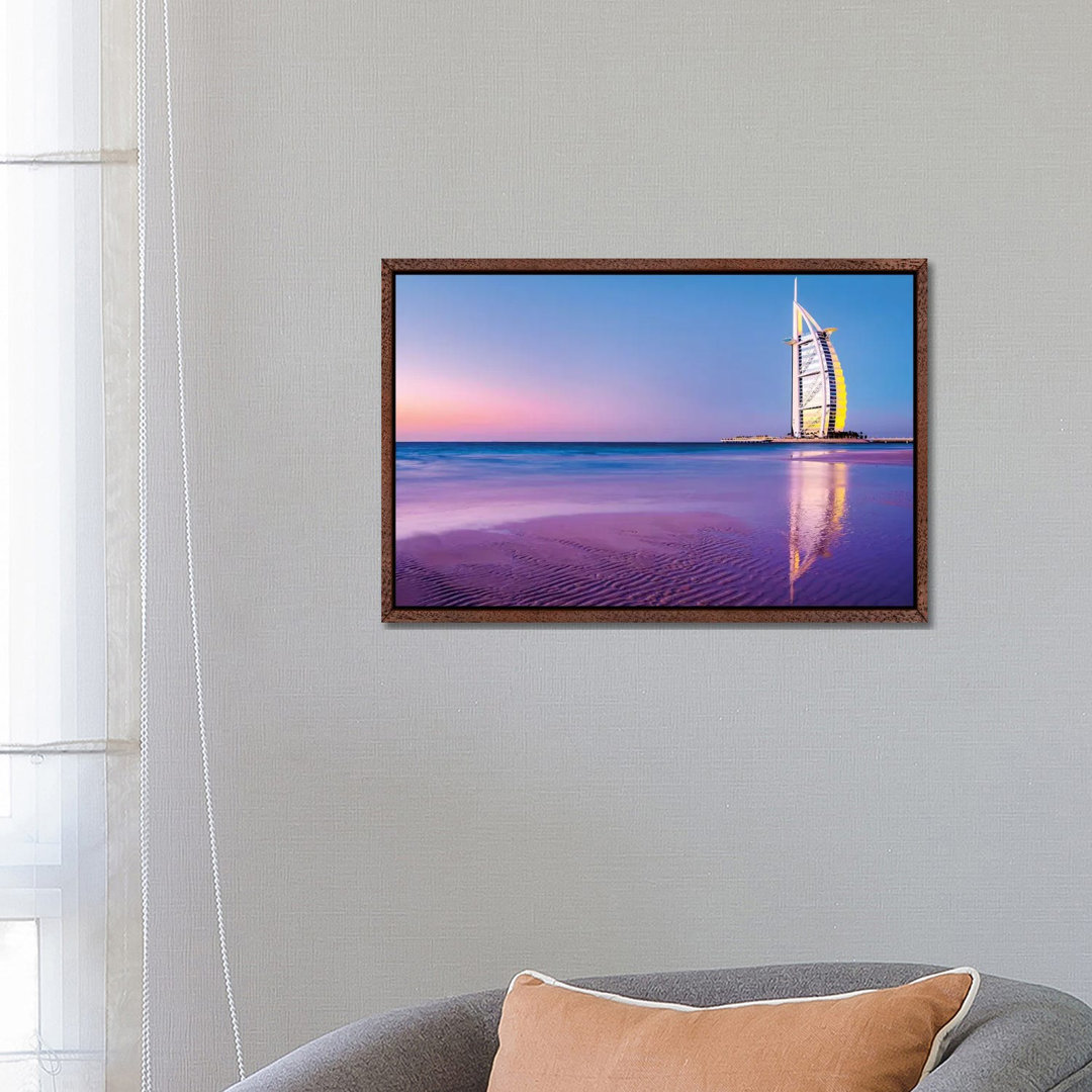 Burj Al Arab Jumeirah III von Susanne Kremer - Galerie-umwickelte Leinwand Giclée auf Leinwand