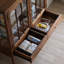 Vitrines en bois massif brun foncé