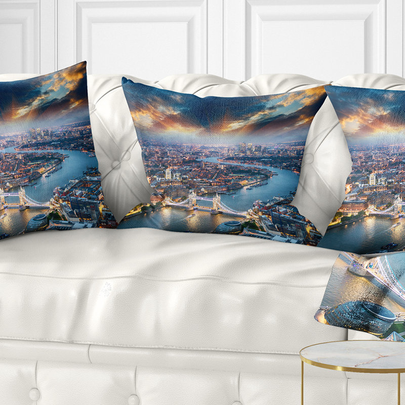 Vue aérienne de Londres au crépuscule - oreiller imprimé paysage urbain, 18 po x 18 po, Oreiller européen
