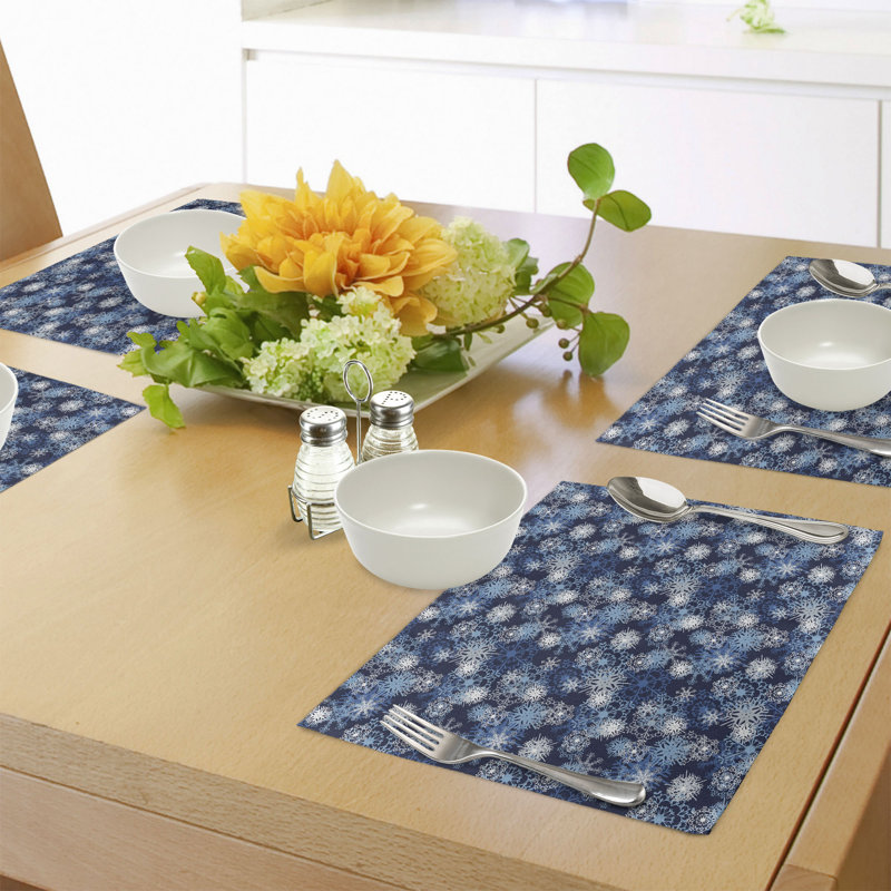 Ensemble de 8 napperons décoratifs East Urban Home Winter