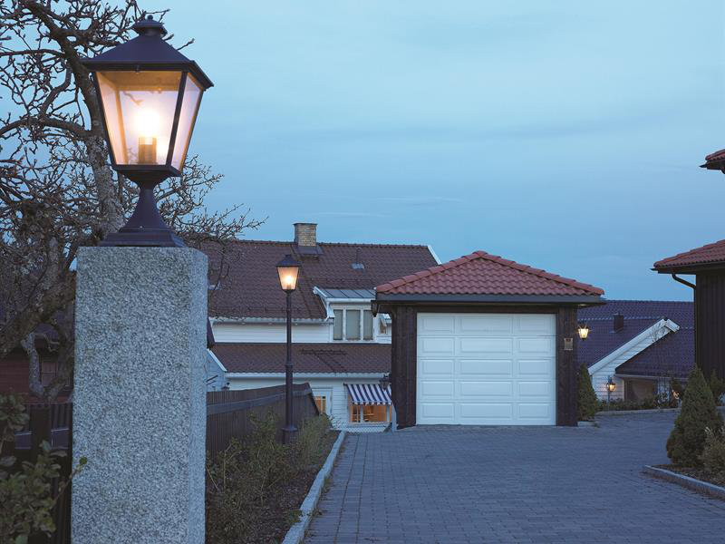 Holtby Lamp Post (Full), Black