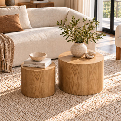 Ensemble de 2 tables basses gigognes en bois de ronce avec base cylindrique, finition naturelle