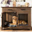 Cage en bois de 114 cm (44,77 po) pour chien de taille moyenne, avec gamelles pivotantes, tiroirs de rangement et système de verrouillage à 4 points. Finition marron. Fermeture sécuritaire pour chiens.