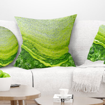 Eau polluée avec des algues en vert - coussin imprimé abstrait