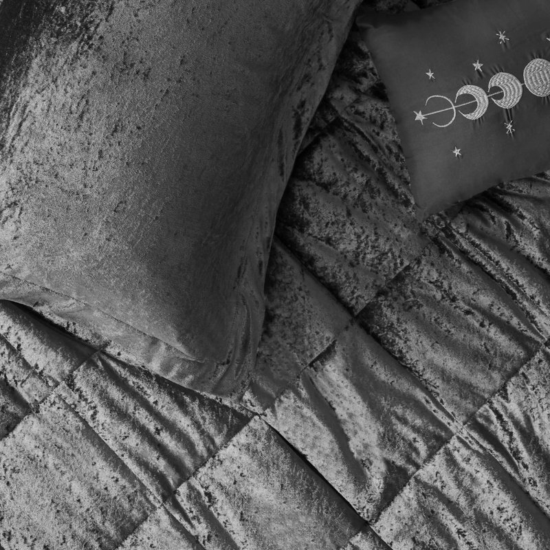 Ensemble d'édredon en velours écrasé Felicia avec coussin décoratif, Gris, Édredon très grand / très grand californien + 2