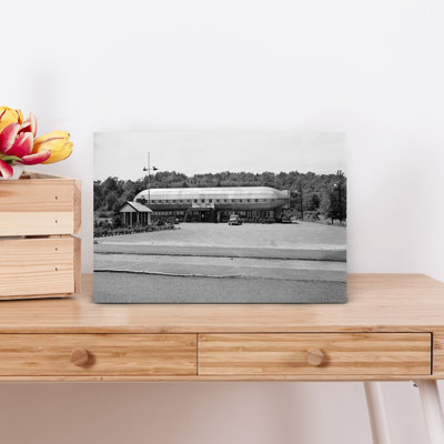 1930S Roadside Zeppelin Shaped Diner Classic Retro Vintage Architecture Wall Art