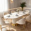Luxueuse table à manger ovale en pierre.-438215106
