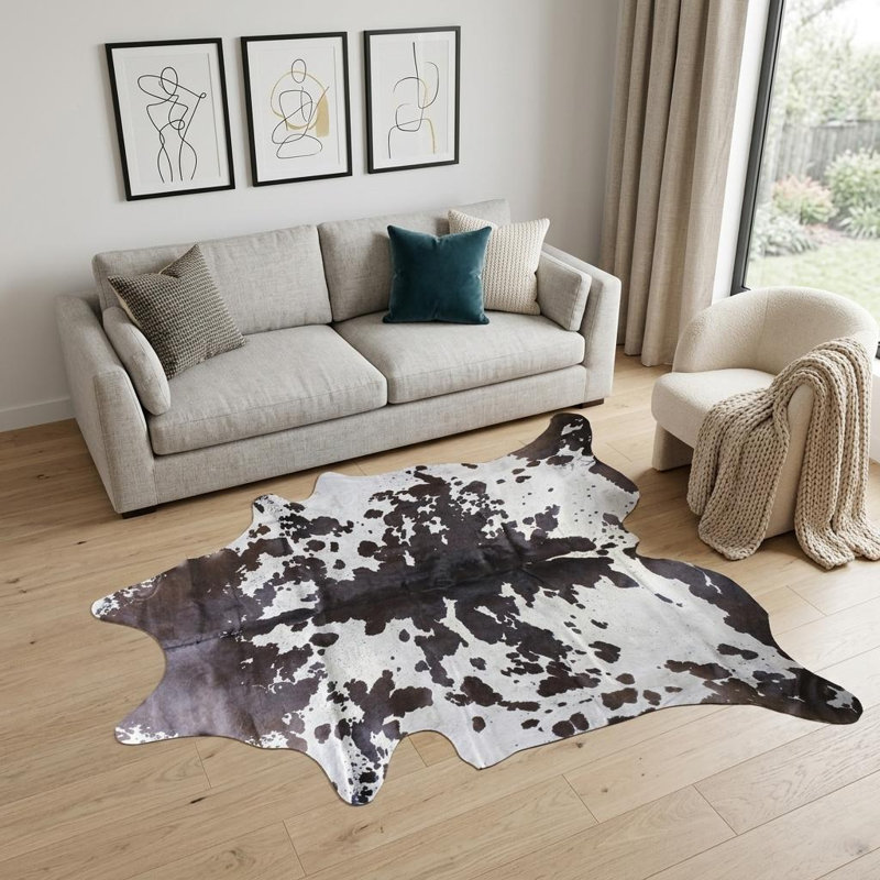 Tapis brun et blanc en cuir de vache noué à la main 5 pi x 7 pi