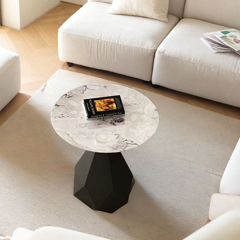 Table basse de luxe en pierre avec pieds en titane noir