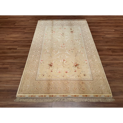 Tapis en laine et soie crème à motif traditionnel noué à la main Original
