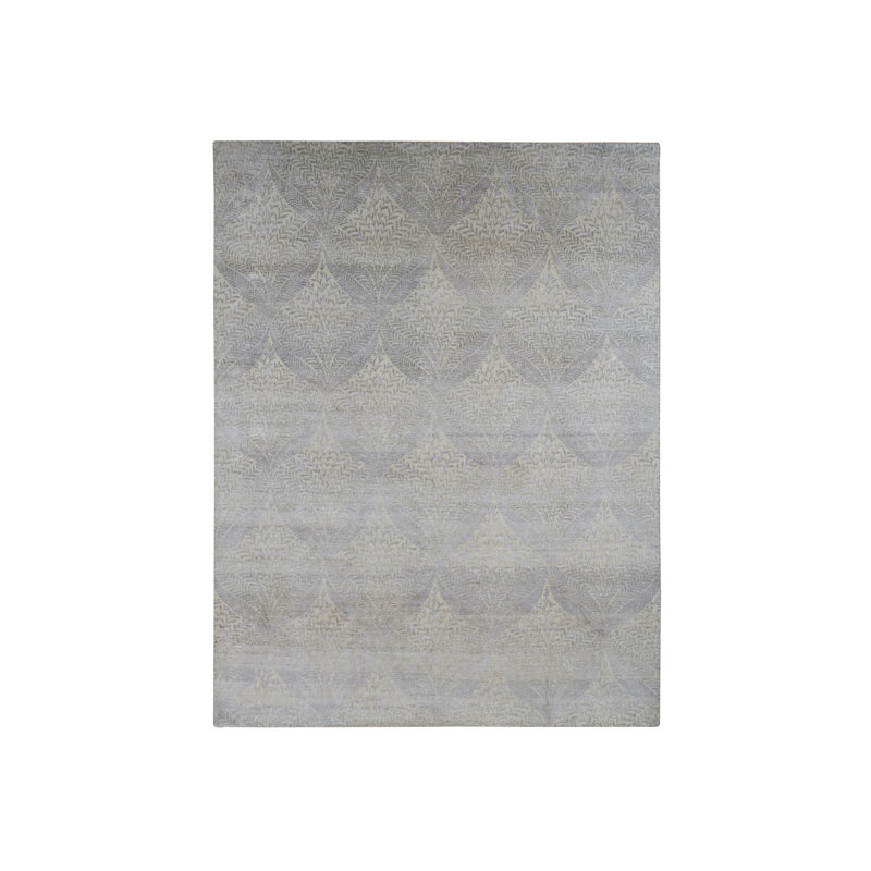 Tapis noué à la main en soie 8 pi 10 po x 12 pi 1 po gris argenté à motif de feuilles d'or 01B18A16E4E0404698C22D7100141002