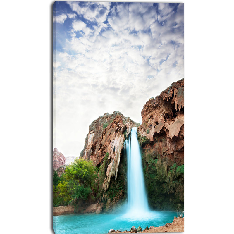 « incroyable cascade under cloudy sky », reproduction de photo sur toile tendue, H 32 po x l 16 po x P 1 po