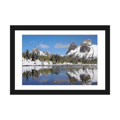 «Wiwax Peaks and Cathedral Mountain at Lake O'Hara, Yoho National Park, British Columbia, Canada II» par Tim Fitzharris, reproduction de photo sur toile