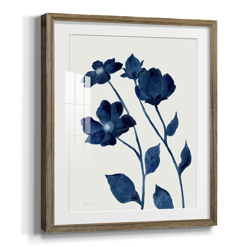 Indigo Bloom I, reproduction encadrée, Blanc, Papier avec cadre noyer