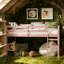 Lit mezzanine bas simple en bois massif avec échelle-339277526