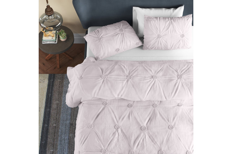 Ulloa Comforter Set Color: White, Size: Full/Queen Comforter + 2 Shams