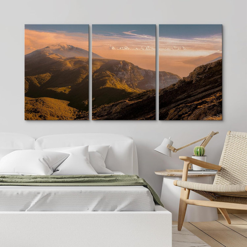 Nature, paysage, montagne dorée, crêtes chaudes, lumière du soir, photographie de paysage, réalisme, décor scénique