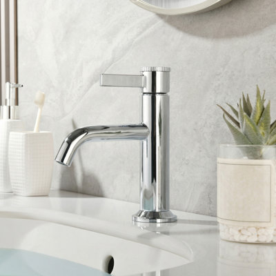 Maesson Collection Single-Handle Deckmount Lavatory Bathroom Faucet with Drain Assembly - Chrome Polished