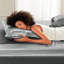 Ensemble de draps 4 pièces en satin gris luxueux - froissé, réduit les frisottis, 1 drap plat, housse de cheveu l 39 po x L 75 po + P 14 po