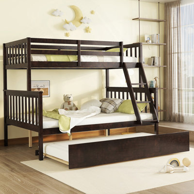 Lit simple au-dessus d'un lit double en bois avec lit gigogne