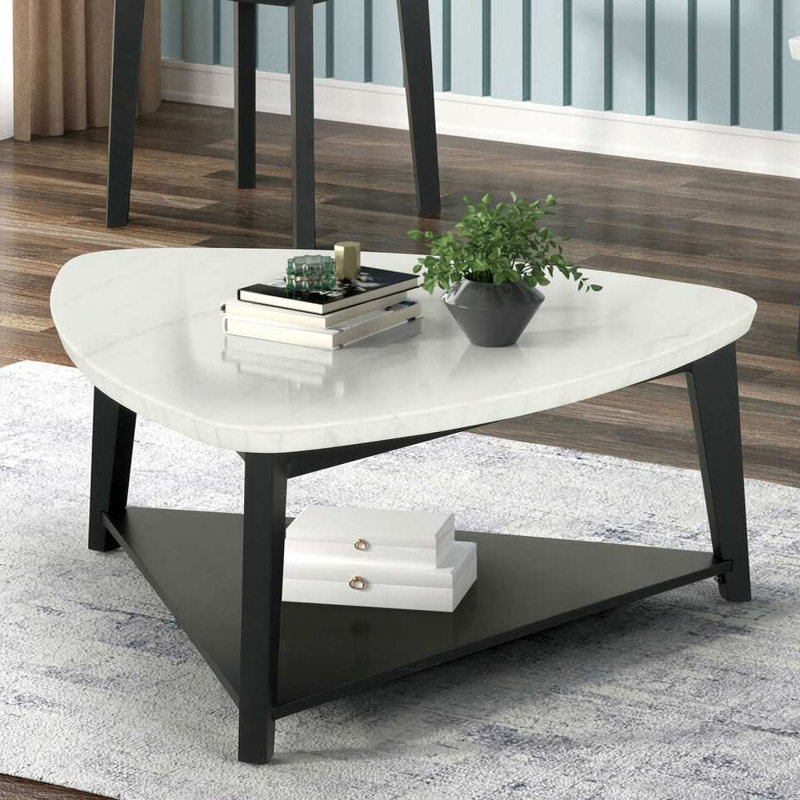 Table basse triangulaire en marbre
