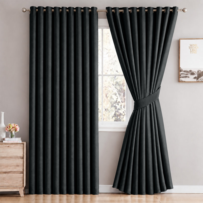 Cariya Small Window Eyelet Blackout Thermal Curtains  – Light Blocking & Energy Efficient, 117cm Width x 137cm Drop, Black