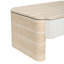 Table basse rectangulaire moderne à plateau relevable, fini beige et jaune, matériau, surface de travail flottante pour une assise confortable, compartiments de rangement, design contemporain avec pieds fuselés et bois chaleureux.