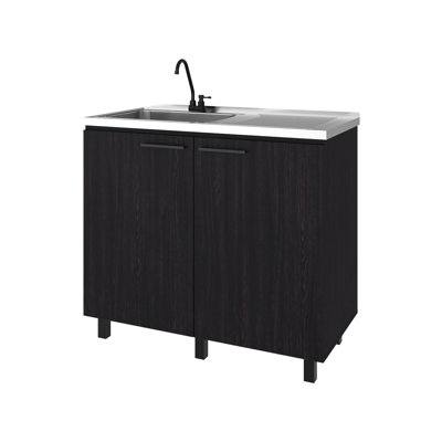 Armoire utilitaire avec deux portes et trois tablettes idéales pour l'organisation de la lessive dans la cuisine, le revêtement