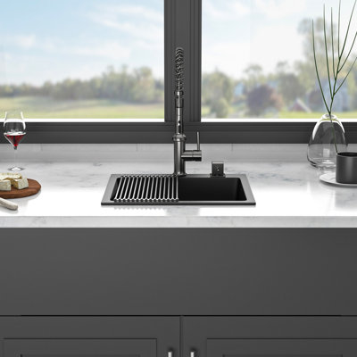Évier de cuisine en quartz noir de 25 po x 22 po, avec une surface hygiénique et une conception hygiénique 25 x 22 po