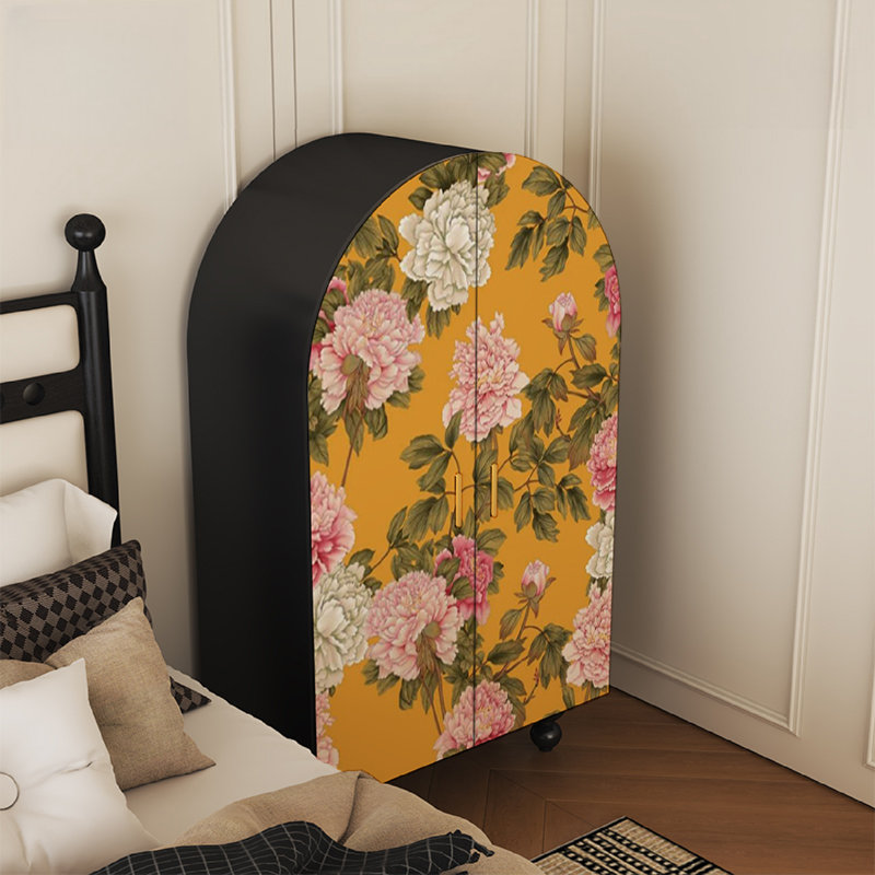 Armoire arquée avec tablettes et portes